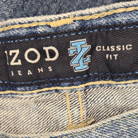 IZOD Classic Fit Jeans Mens 32x32 Blue Denim Relaxed Fit - Picture 1 of 6